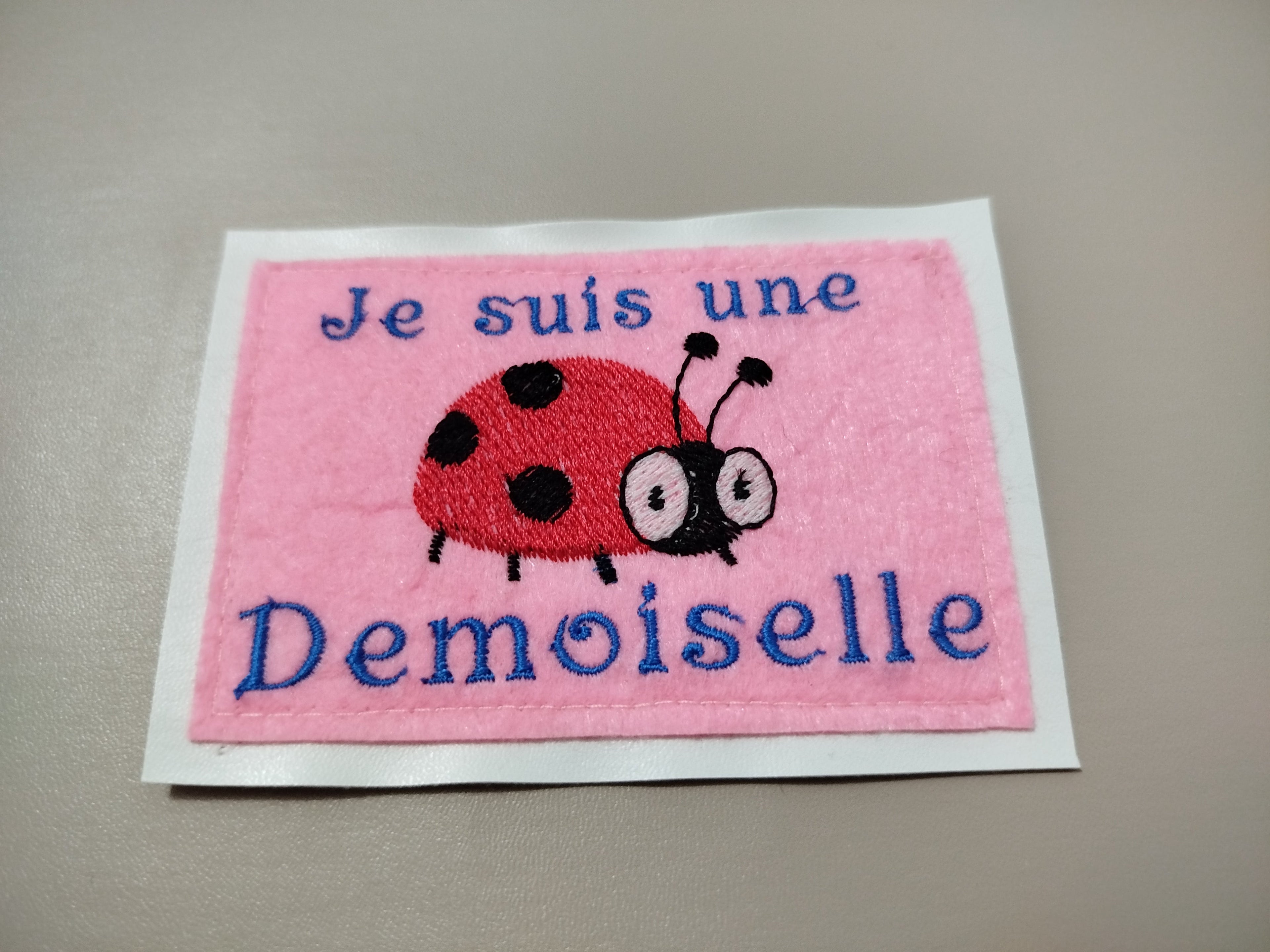 Étiquette feutrine simili cuir à coudre je suis...
